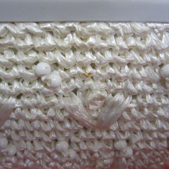 VINTAGE 50'S IVORY CROCHETED STRAW SMALL BAG W/METAL PAINTED HANDLE , VERY RETRO - Picture 4 of 11